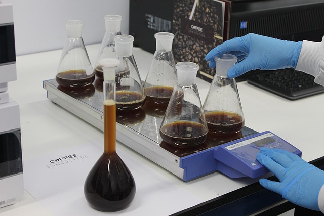 針對復雜形狀模塑件使用表皮熟化催化劑提升邊緣覆蓋效果與外觀完整性